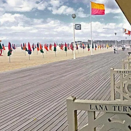 Johnson's House Les Pieds Dans L'eau *